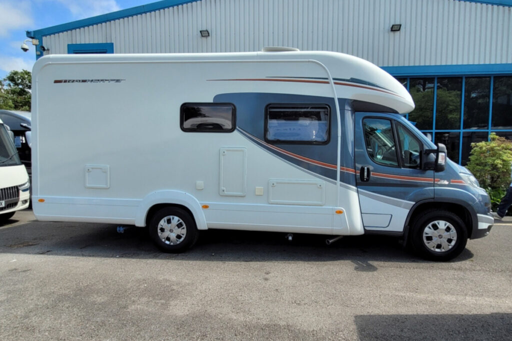 7533FA 02 Autotrail TrackerFB WX15JFN