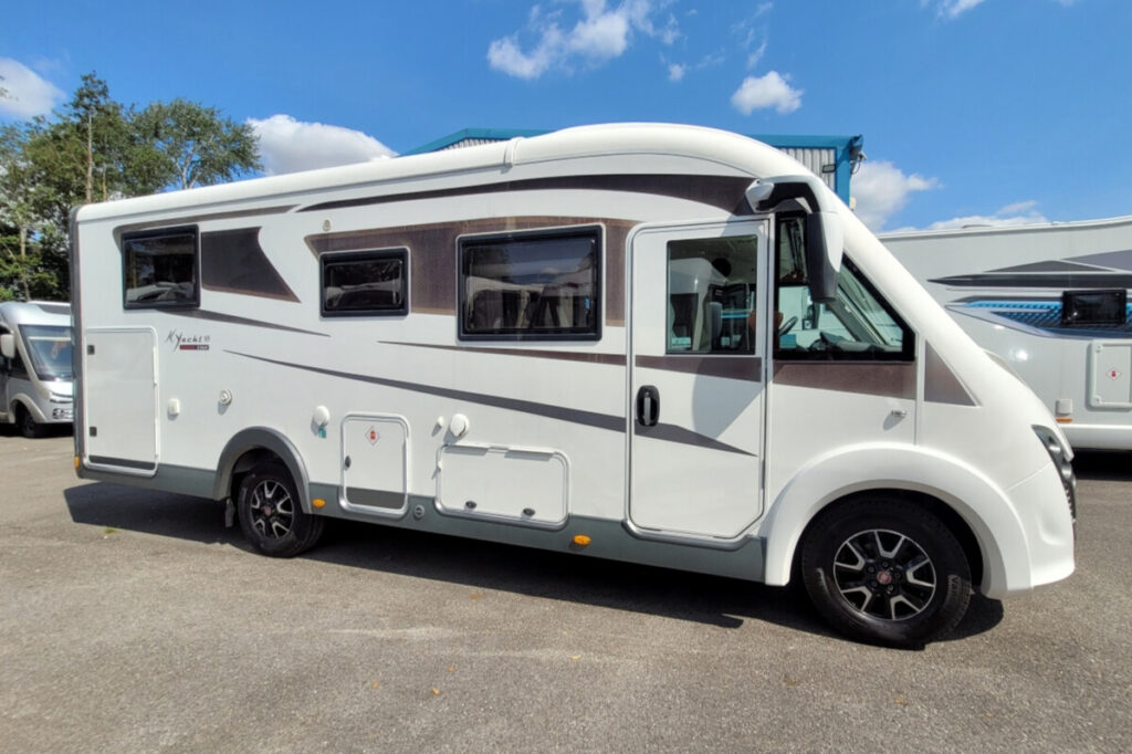 75B142 02 Mobilvetta KYacht85 PE68FPC