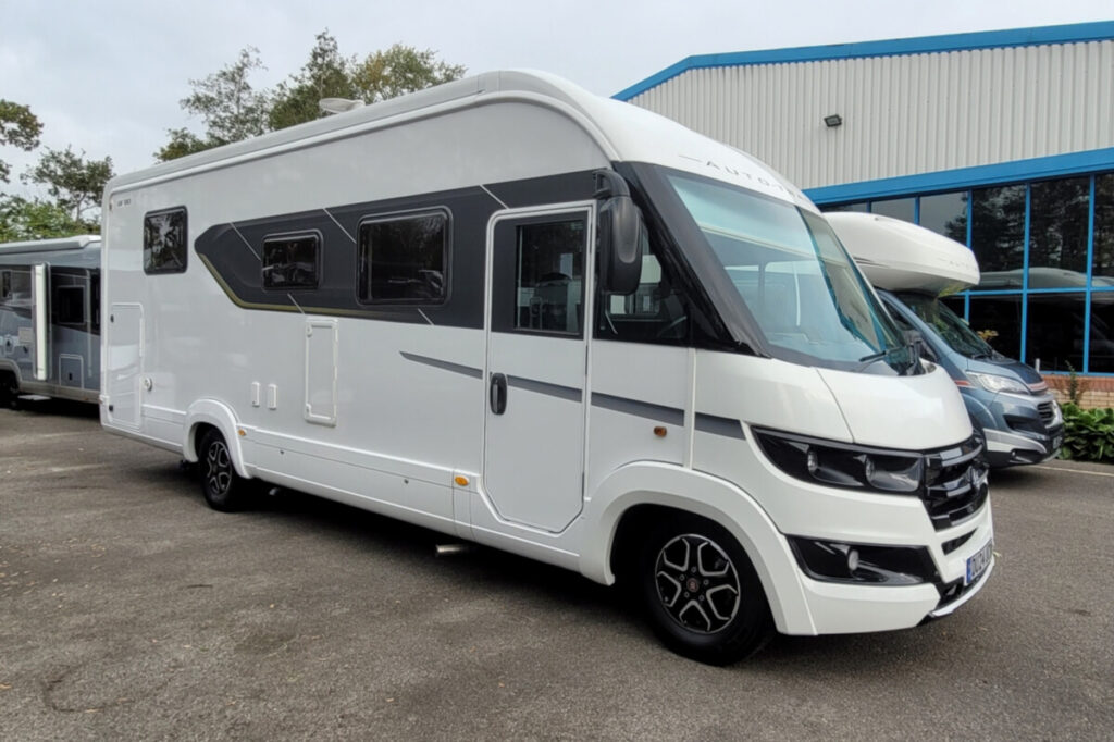 75EAEE 02 Autotrail GF80 DU24UCW