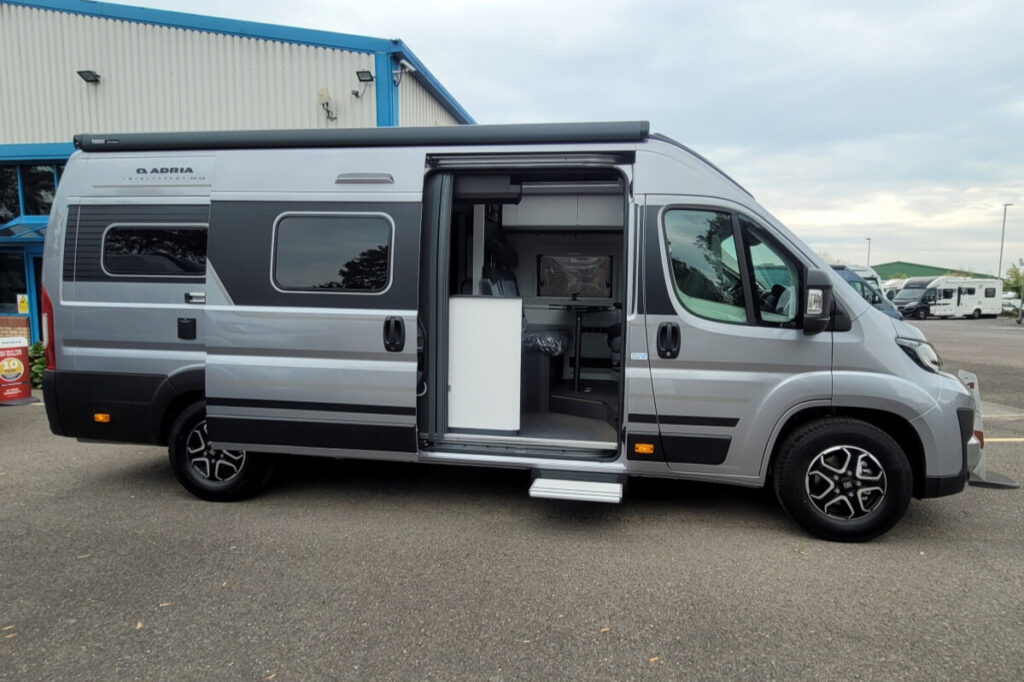 762EDE 03 Adria TwinSupreme640SLB SMB57522