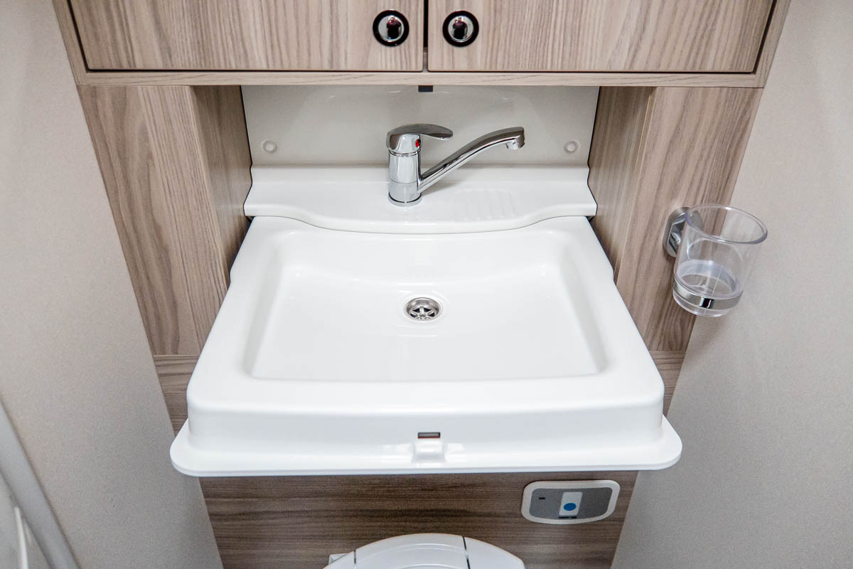 6C84E2 24 2021 Elddis Majestic155 PO21EWB