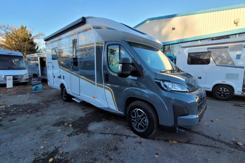 759556 02 Burstner B66TD644G SMB48775