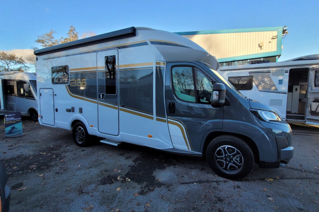 759556 03 Burstner B66TD644G SMB48775