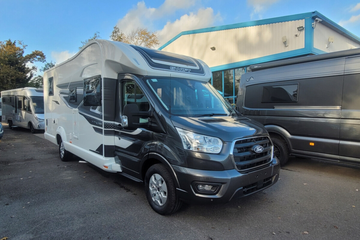 75D3F2 01 Swift Voyager584 SG39870