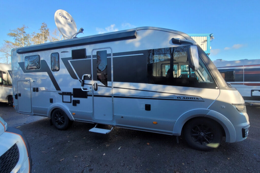 7684DE 02 Adria SonicSupreme710SL WJ71ZHG