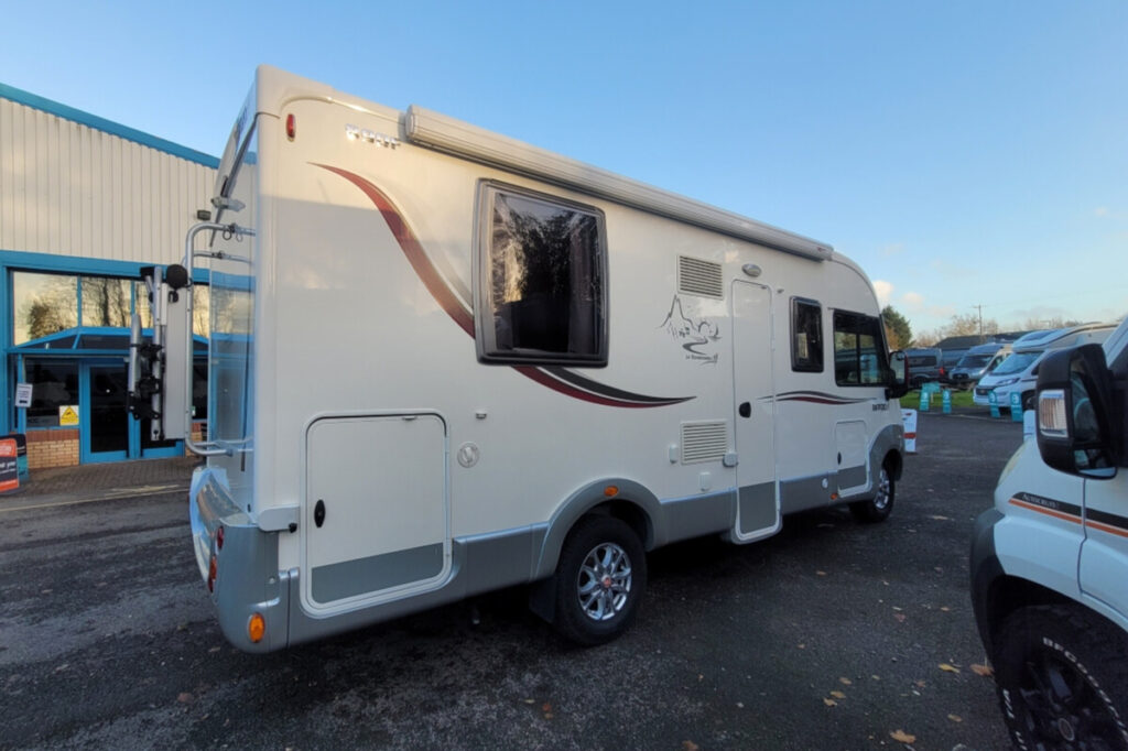 76A85E 03 Rapido 890F WU63RBF