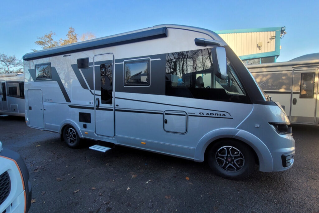 76AEAE 03 Adria SonicSupreme700DL WJ73VLM