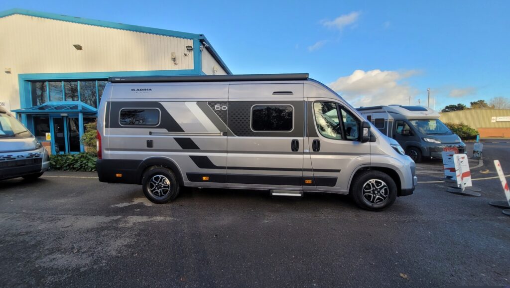 76B352 03 Adria Twin640SGX60thAnniversary SMC00511