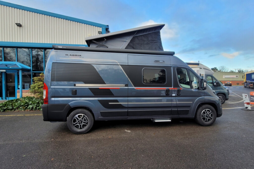 76B39E 03 Adria TwinSports600SPB SMB90188