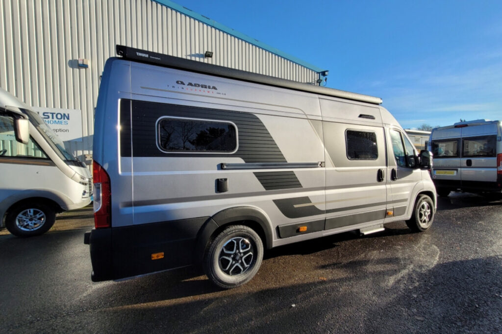 76B3AE 03 Adria TwinSupreme640SLB SMB87629