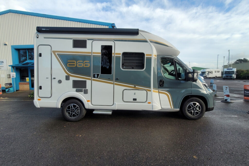 76D752 03 Burstner B66TD594 SMB51316