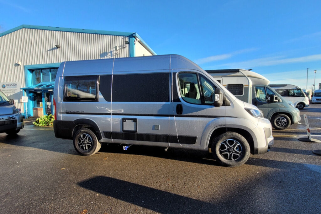 76F43A 02 Autotrail Expedition54 SG056404