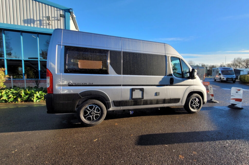 76F43A 03 Autotrail Expedition54 SG056404