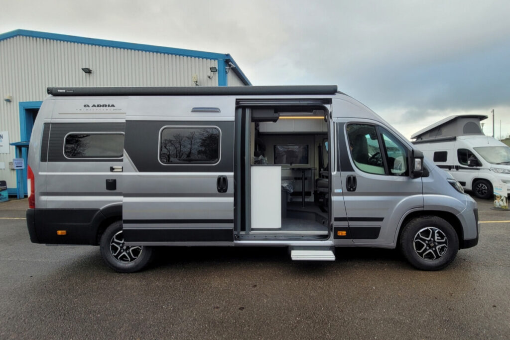 76B38A 03 Adria TwinSupreme640SGX SMC02085