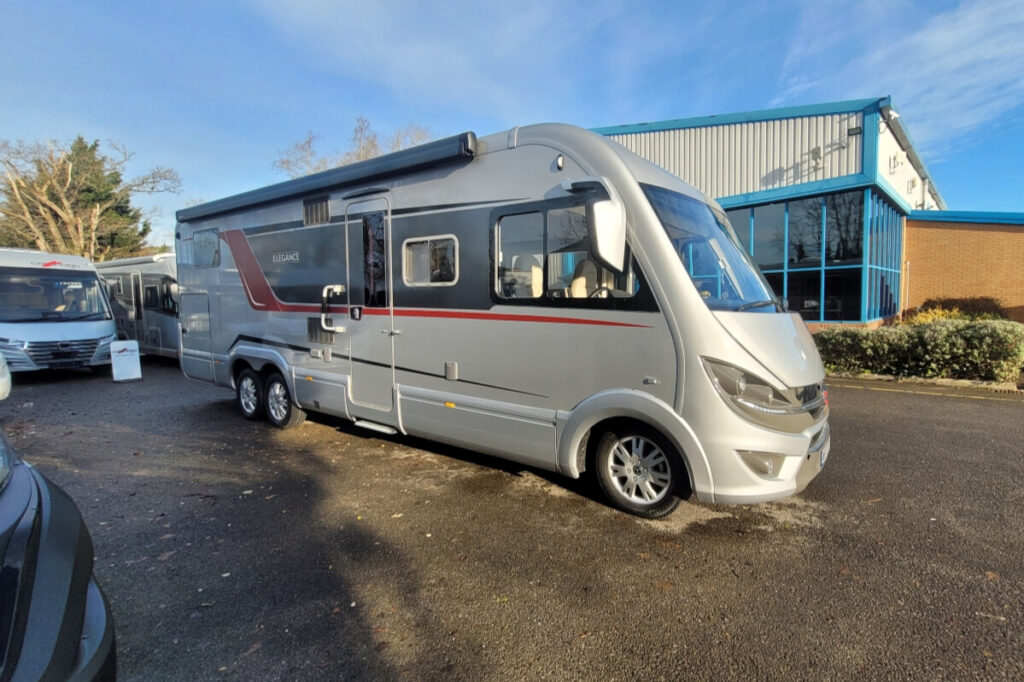 76C336 02 Burstner EleganceI920G WR73VSY