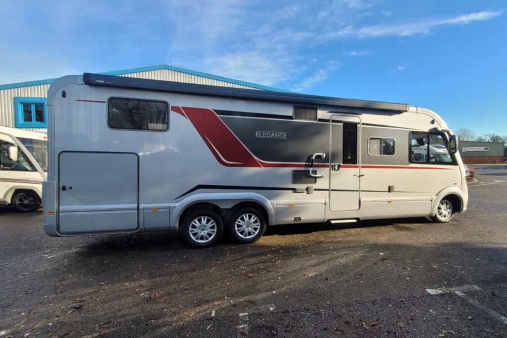 76C336 03 Burstner EleganceI920G WR73VSY