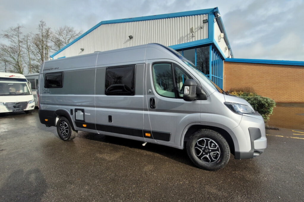 75CB62 02 Swift Carrera184 SG059231