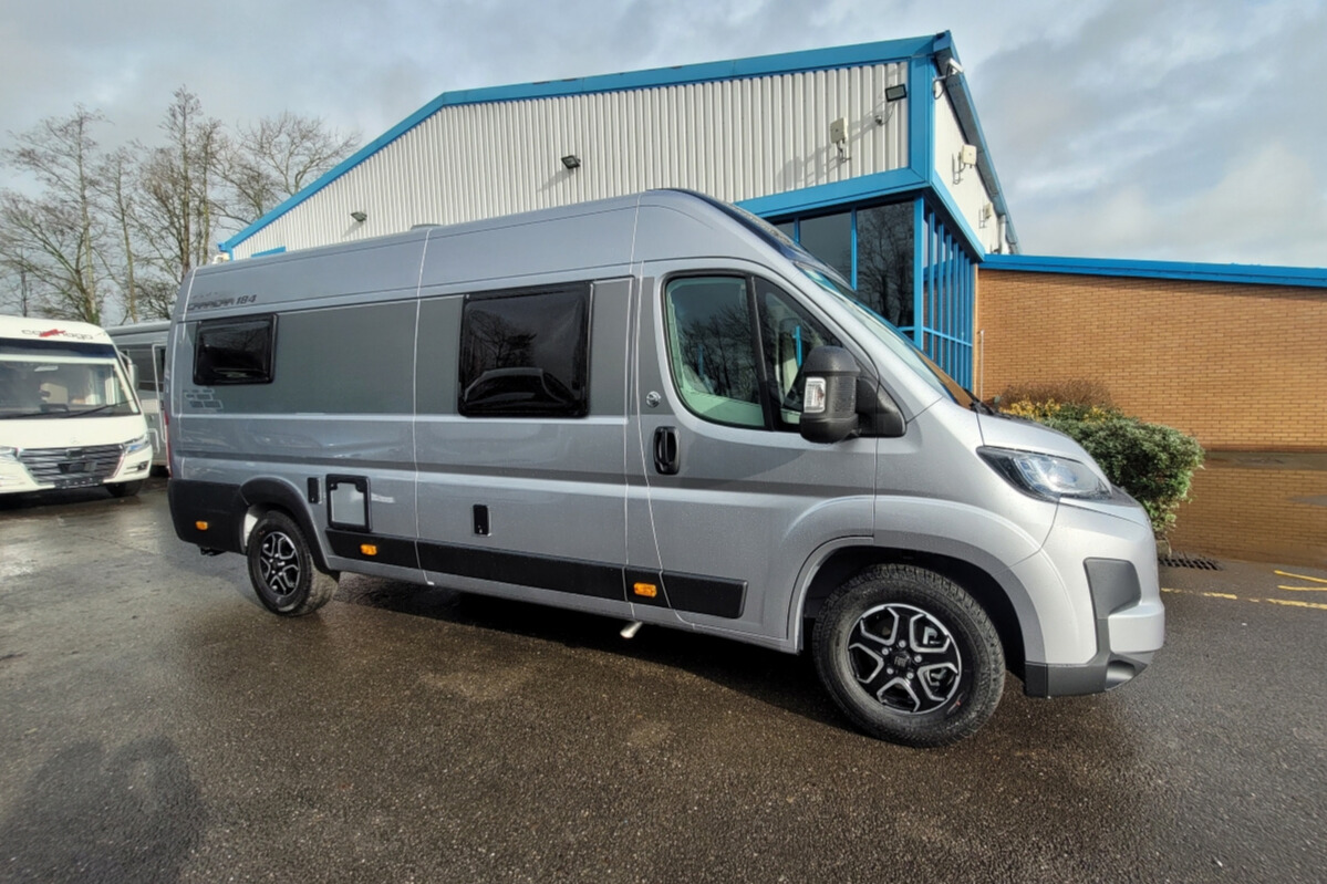 75CB62 02 Swift Carrera184 SG059231