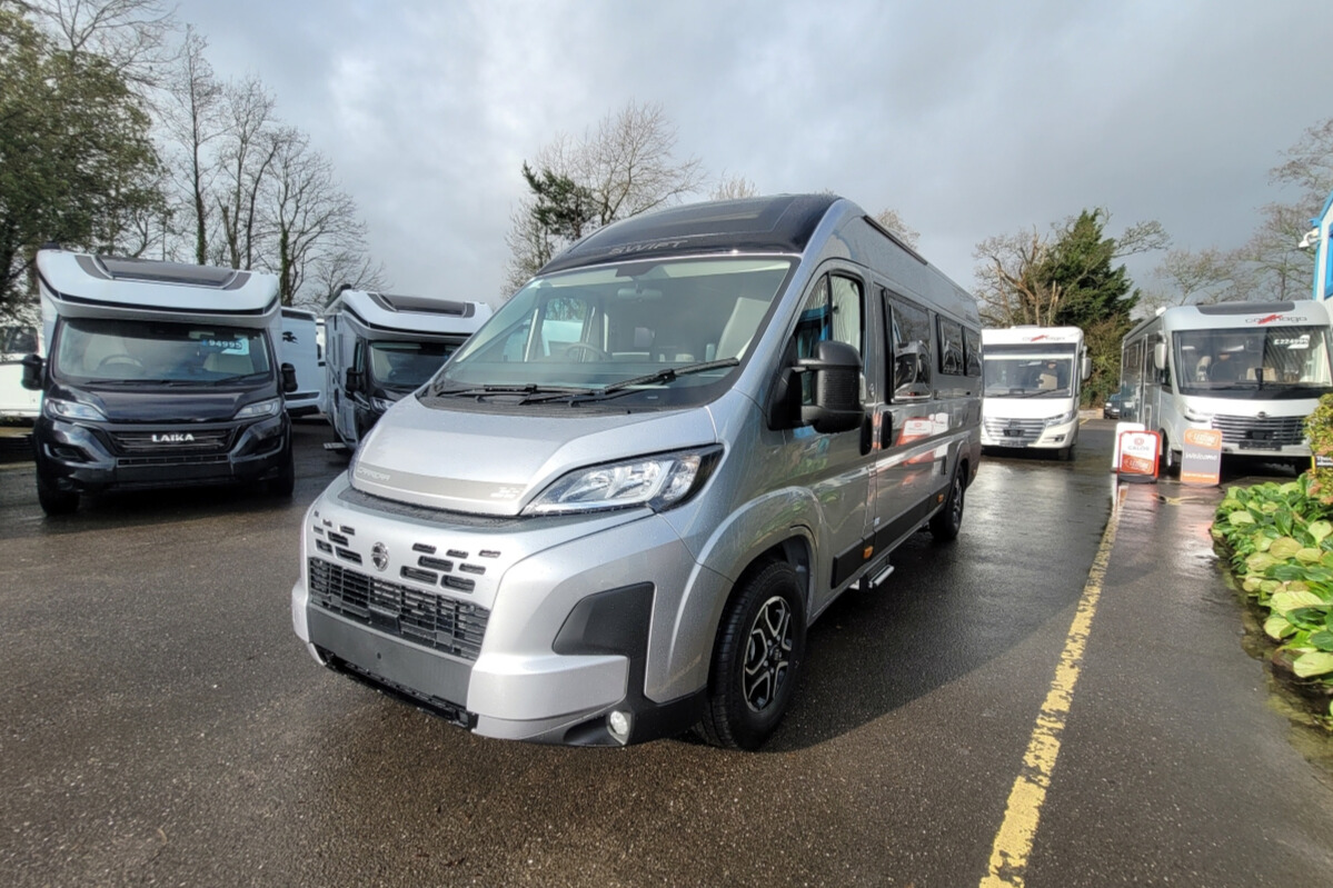 75CB62 07 Swift Carrera184 SG059231