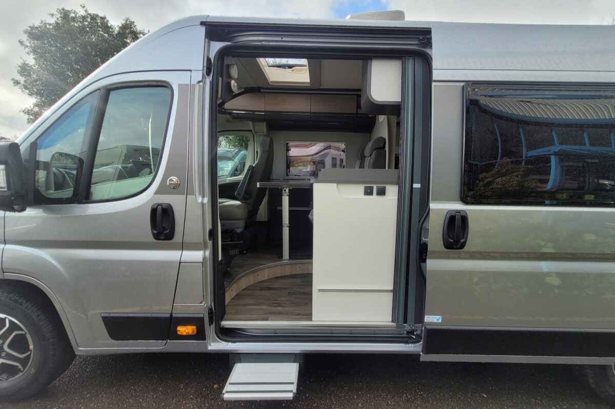 75CB62 08 Swift Carrera184 SG059231