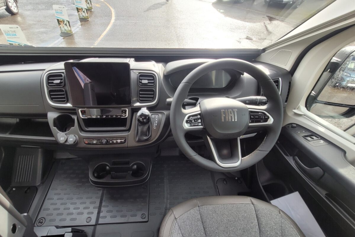 75CB62 09 Swift Carrera184 SG059231