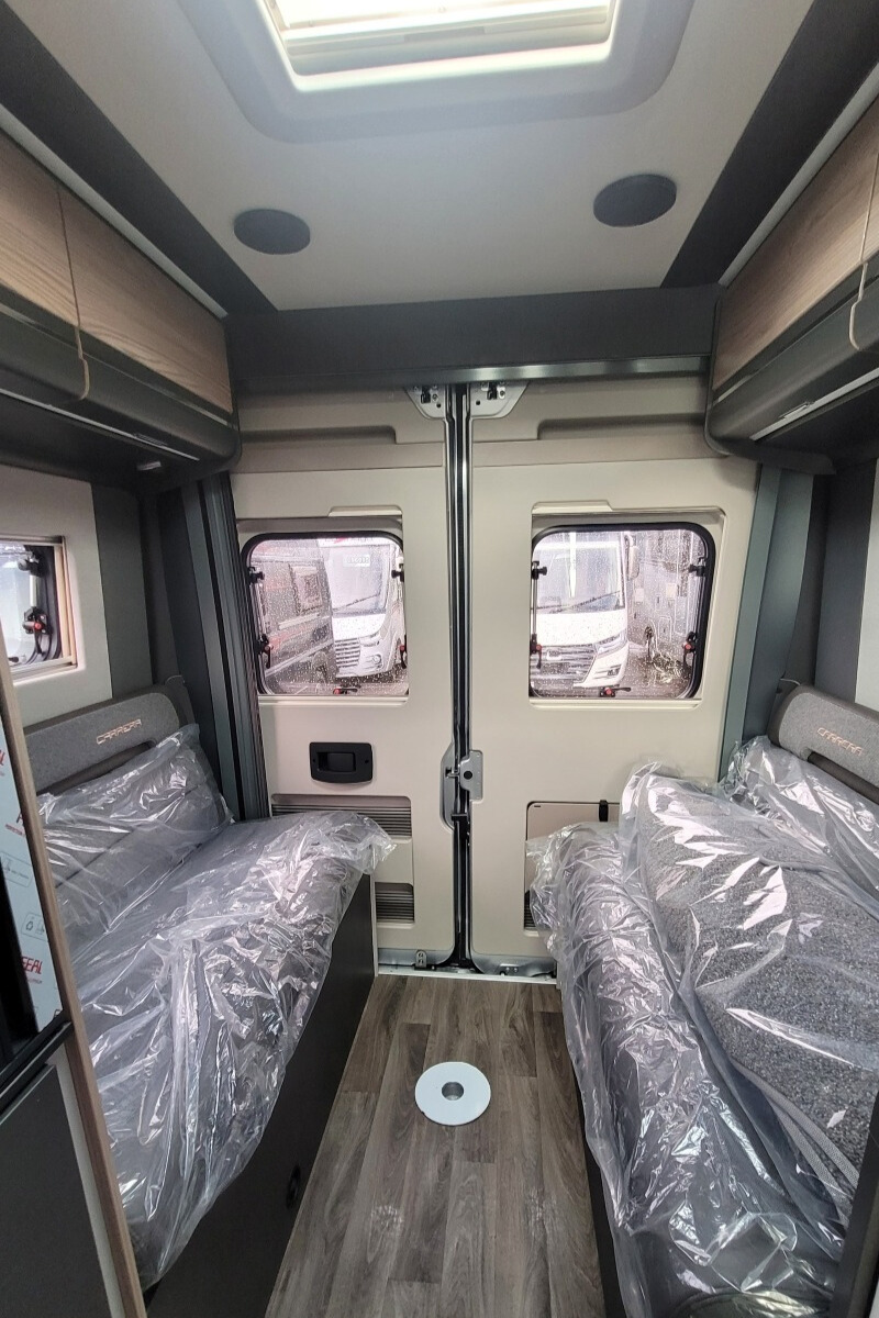 75CB62 23 Swift Carrera184 SG059231