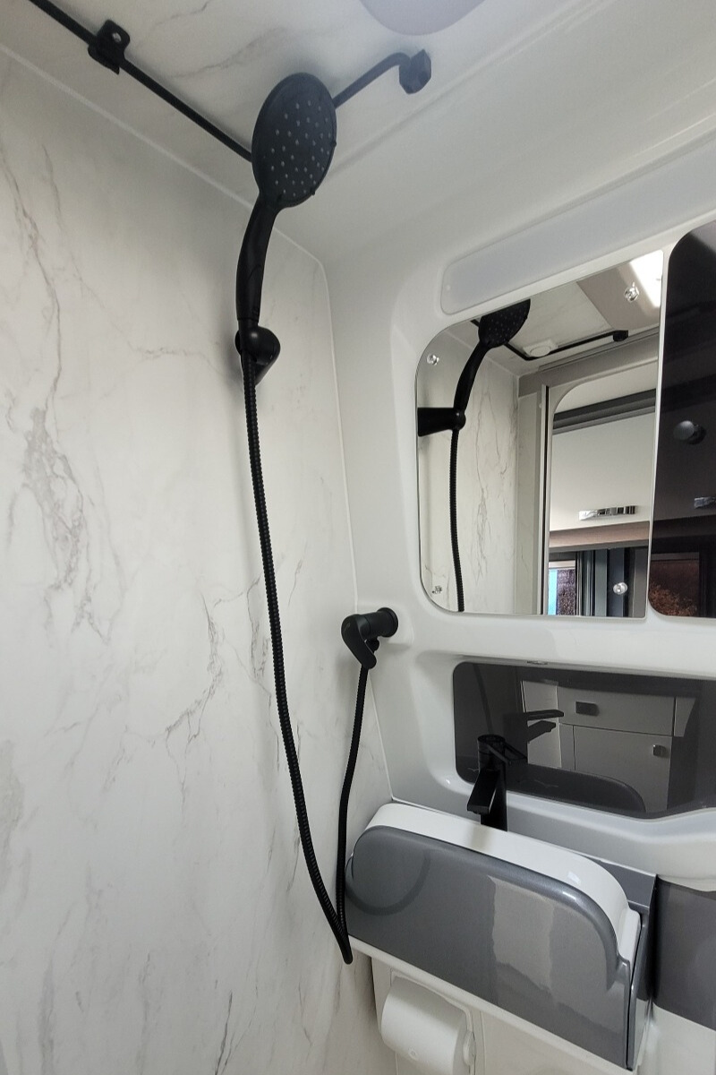 75CB62 27 Swift Carrera184 SG059231