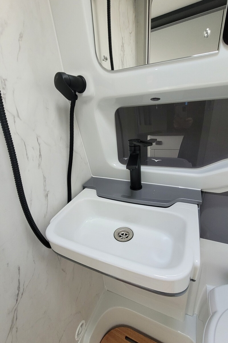 75CB62 28 Swift Carrera184 SG059231