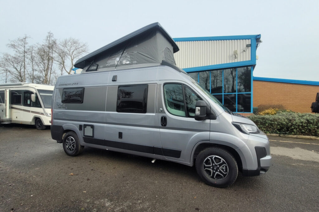 75CB72 02 Swift Carrera244 SMC08599