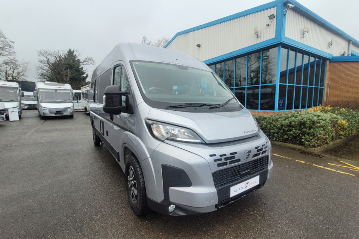 7666F6 01 Autotrail Expedition66 SG064052