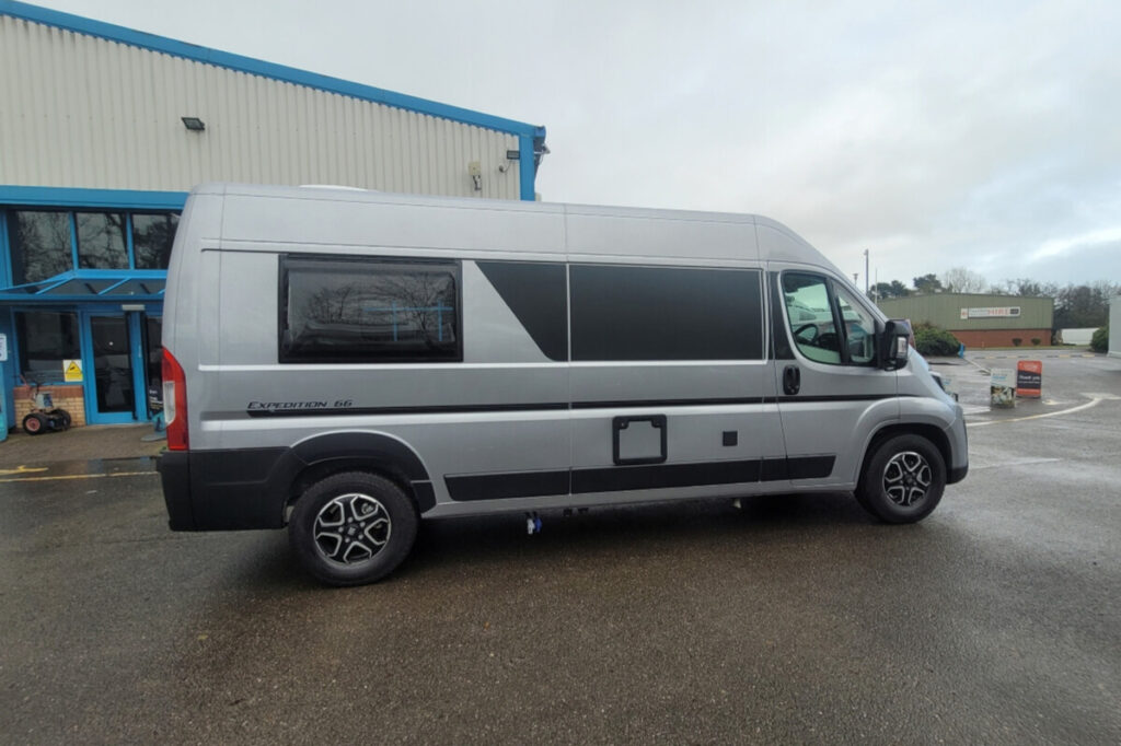 7666F6 03 Autotrail Expedition66 SG064052