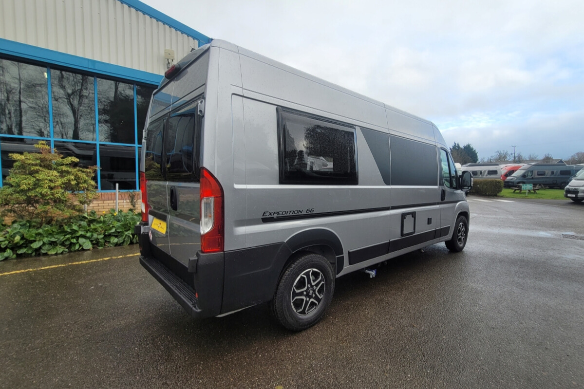 7666F6 04 Autotrail Expedition66 SG064052