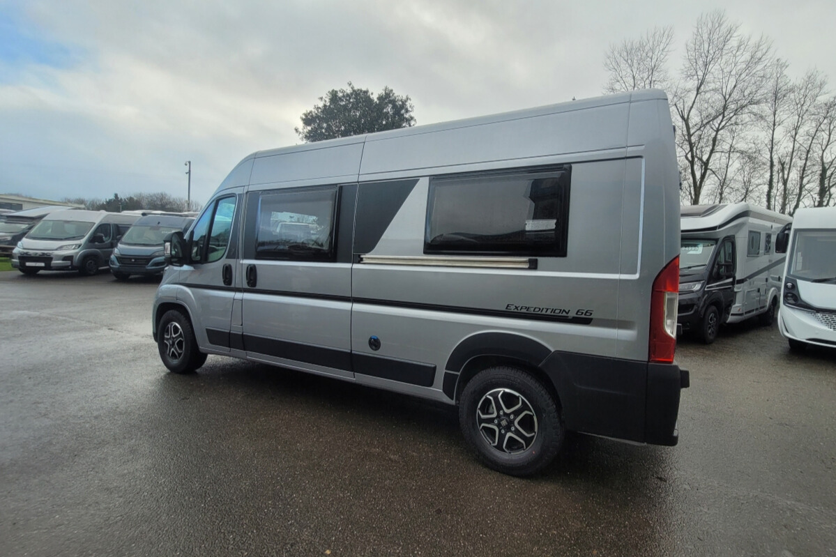 7666F6 06 Autotrail Expedition66 SG064052