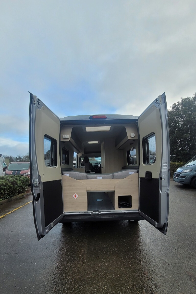 7666F6 08 Autotrail Expedition66 SG064052