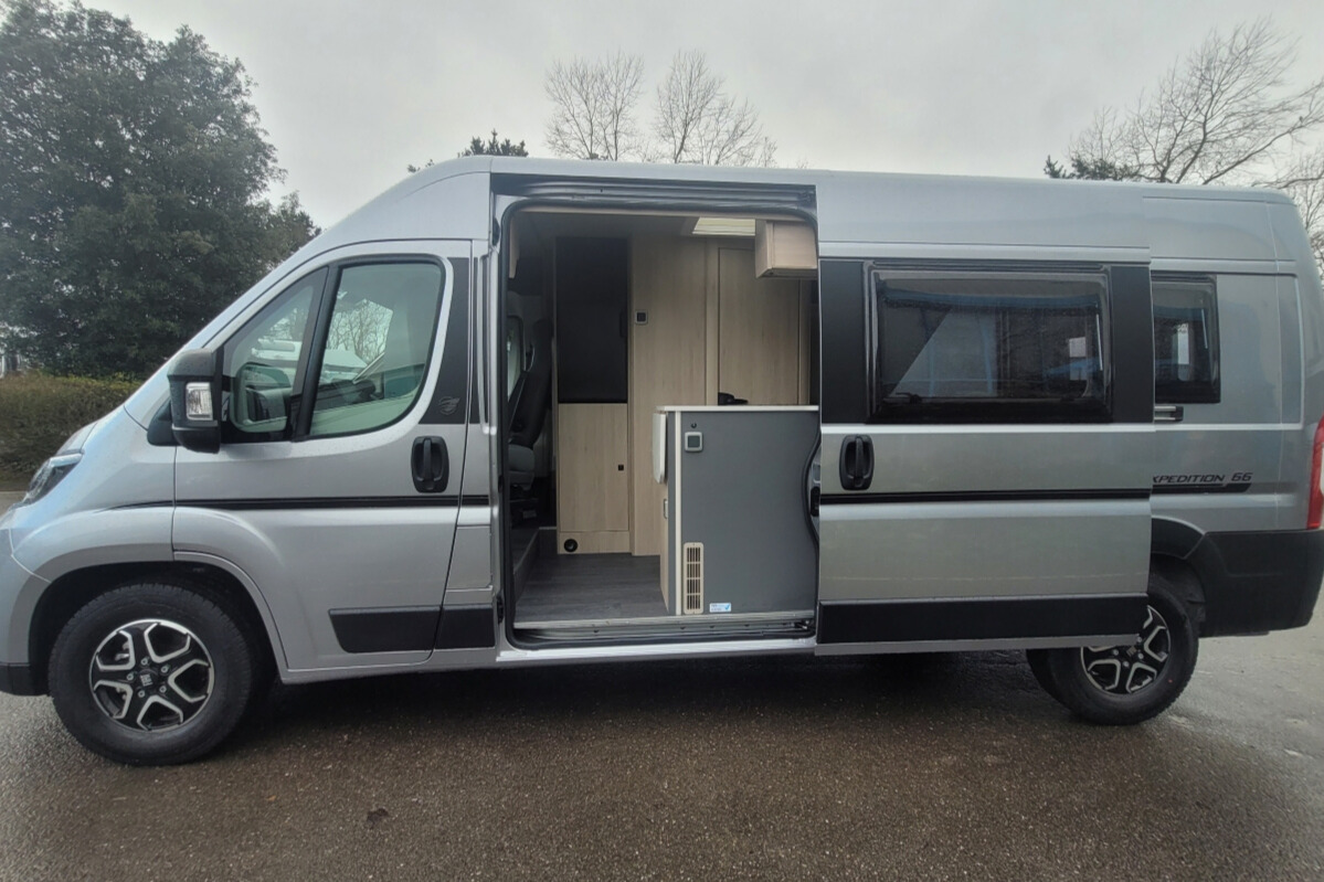 7666F6 09 Autotrail Expedition66 SG064052