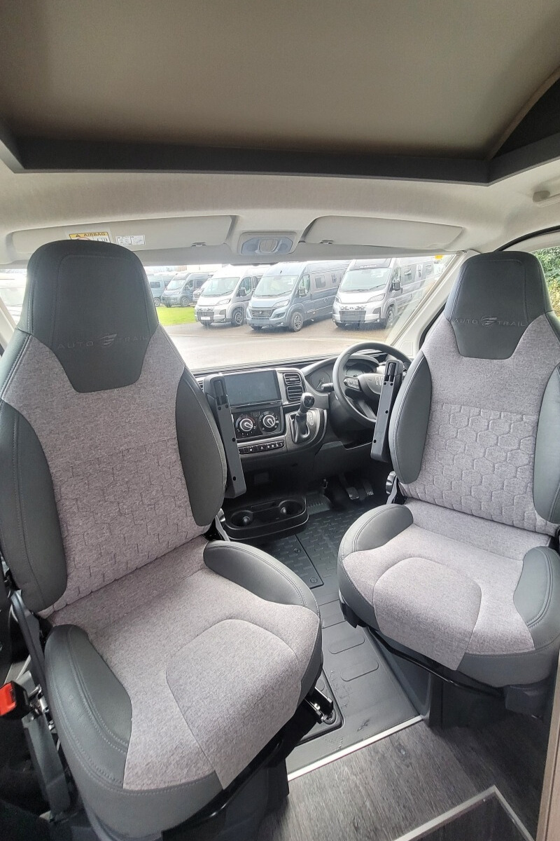 7666F6 12 Autotrail Expedition66 SG064052