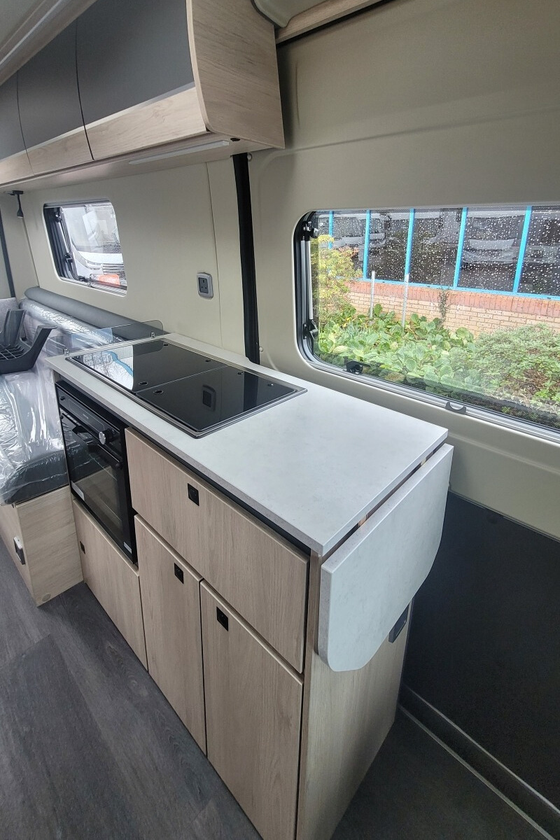 7666F6 13 Autotrail Expedition66 SG064052