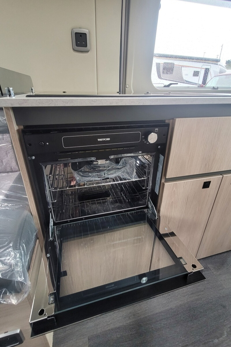 7666F6 17 Autotrail Expedition66 SG064052