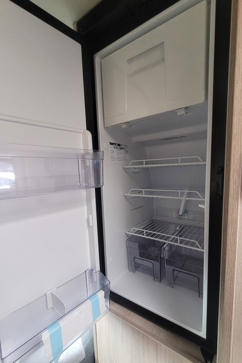 7666F6 19 Autotrail Expedition66 SG064052