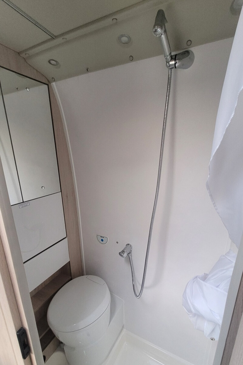 7666F6 23 Autotrail Expedition66 SG064052