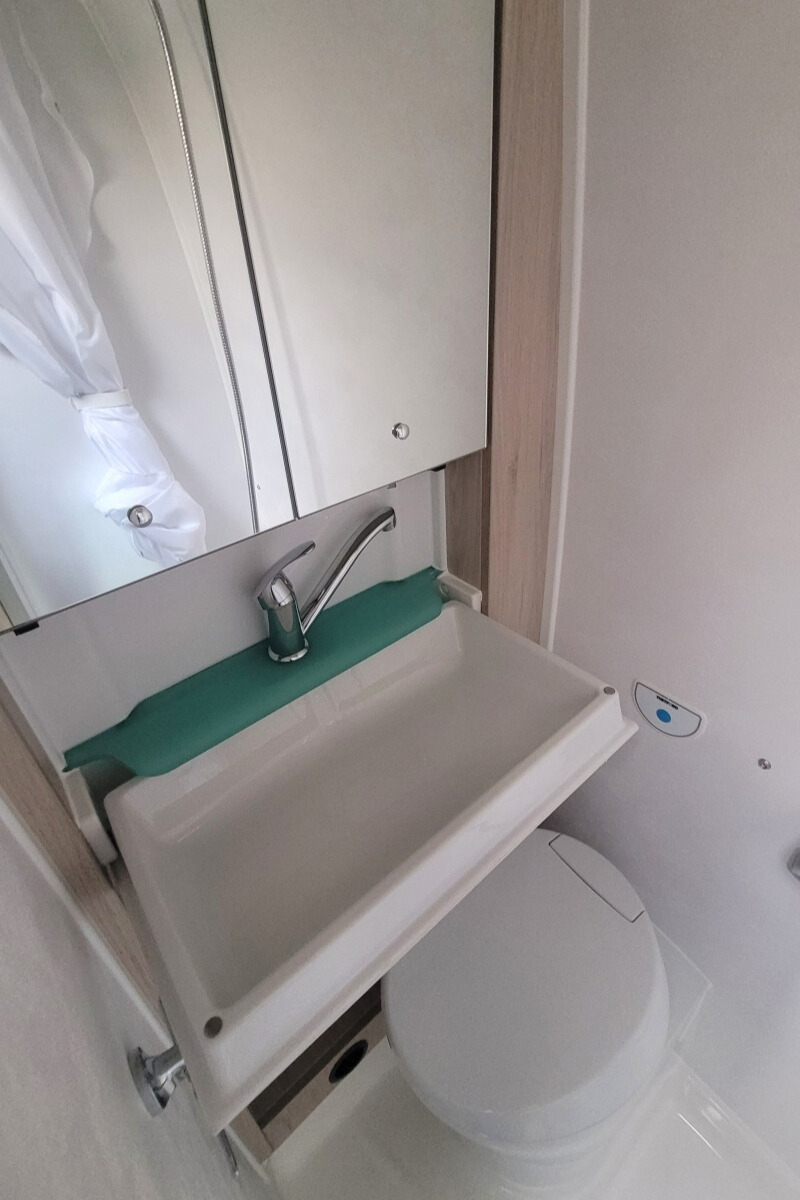 7666F6 24 Autotrail Expedition66 SG064052