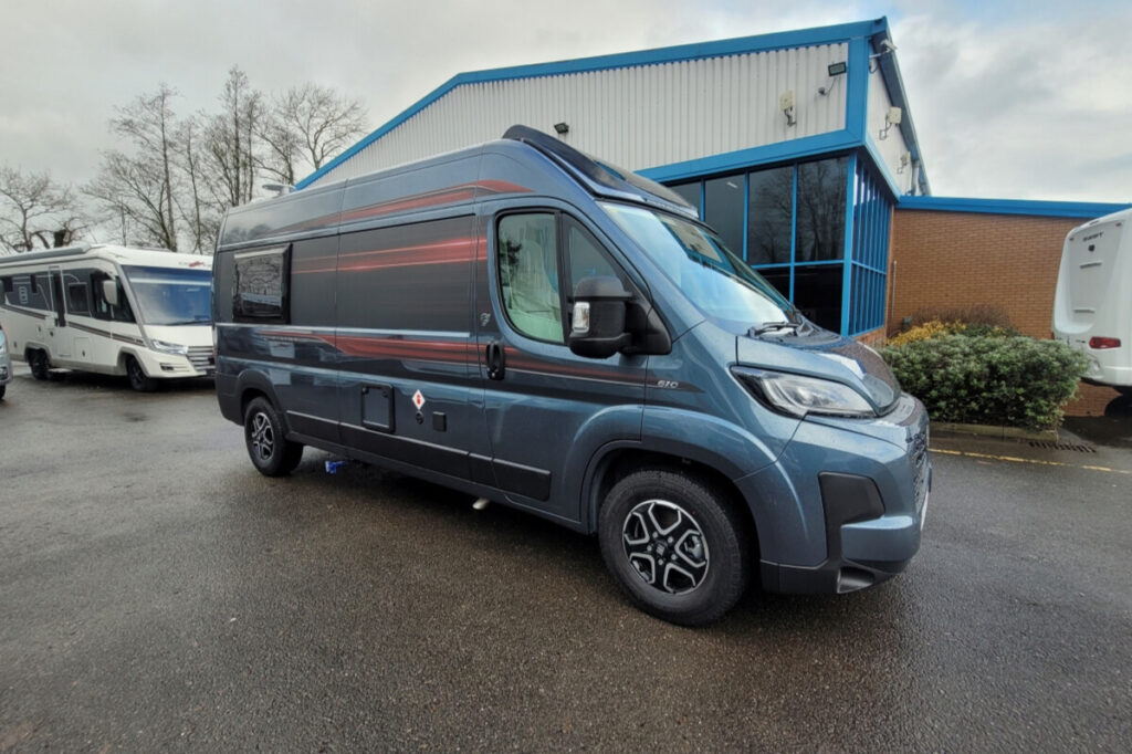 76B0A6 02 Autotrail VLine610SE SG064073