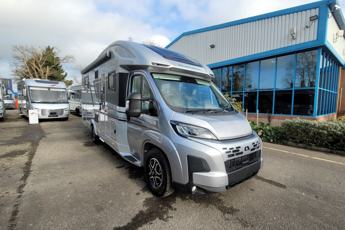 76B37E 01 Adria MatrixSupreme670DL TMC33757