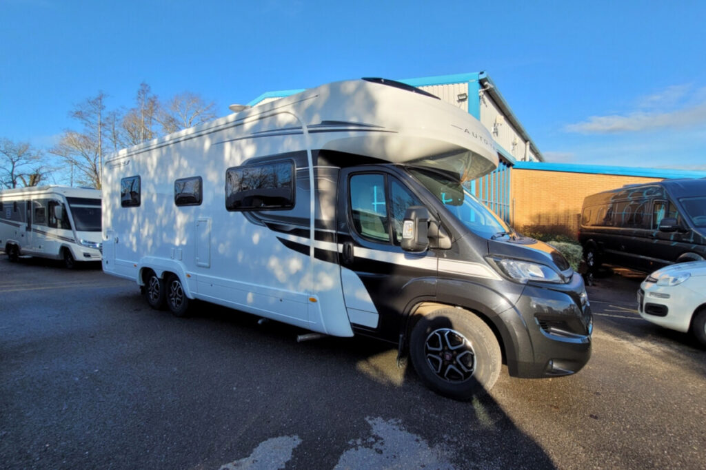 77082A 02 Autotrail Comanche WG25MFP