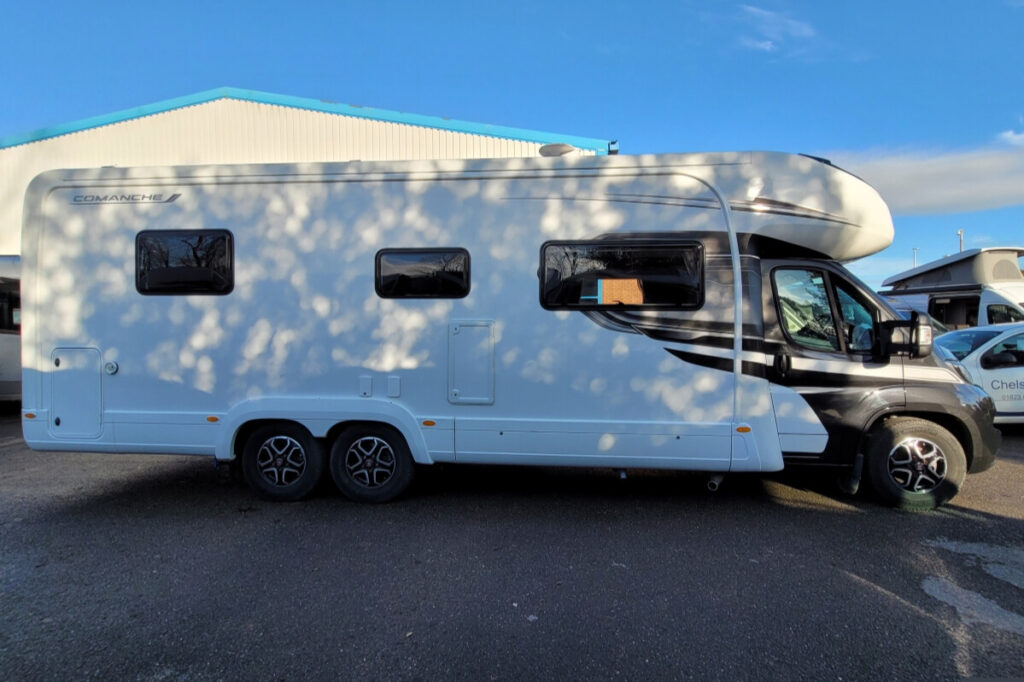 77082A 03 Autotrail Comanche WG25MFP