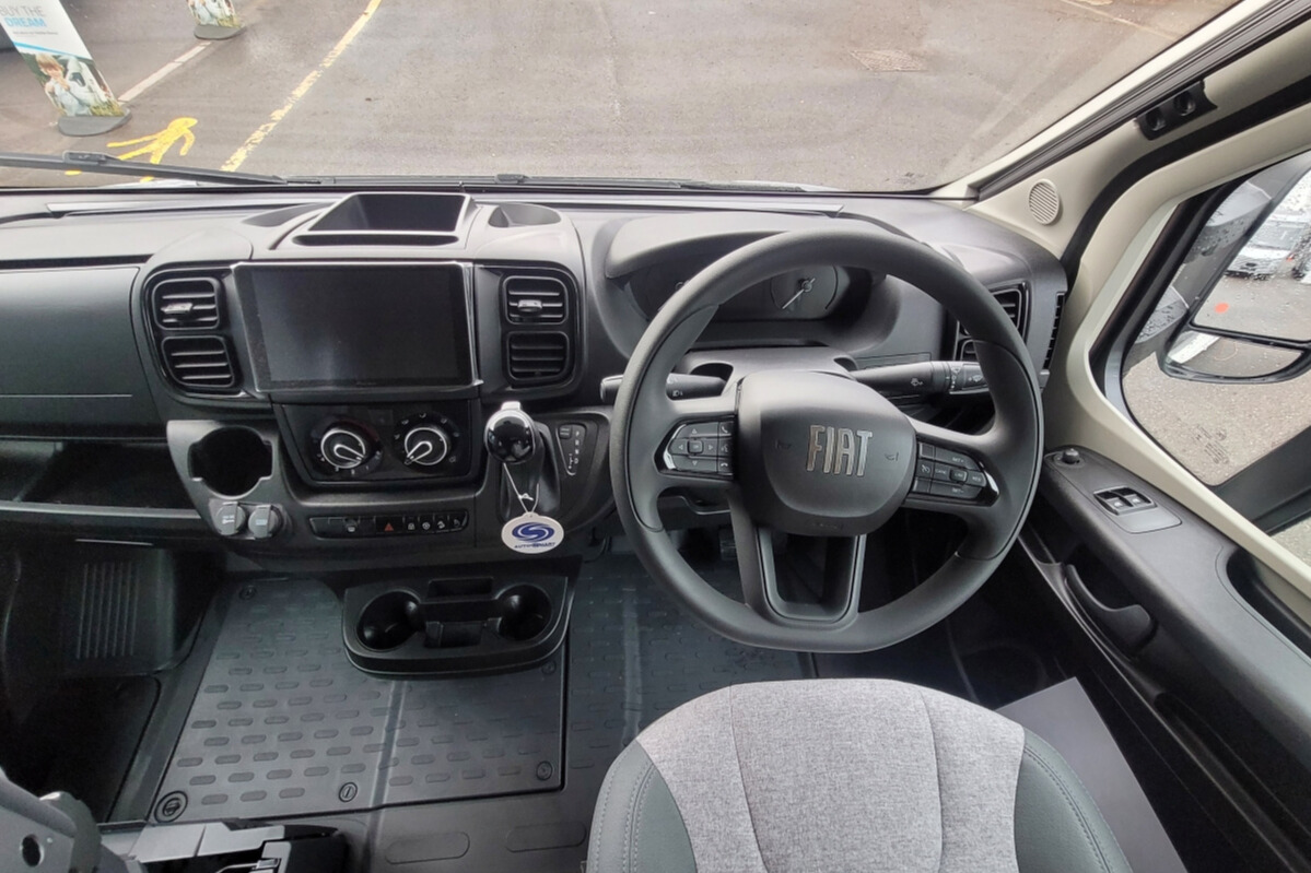 7765D6 08 Autotrail ExpeditionC71 SMC15779