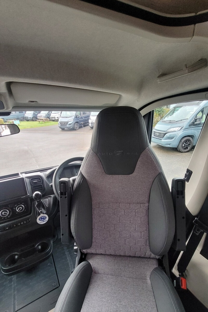 7765D6 09 Autotrail ExpeditionC71 SMC15779