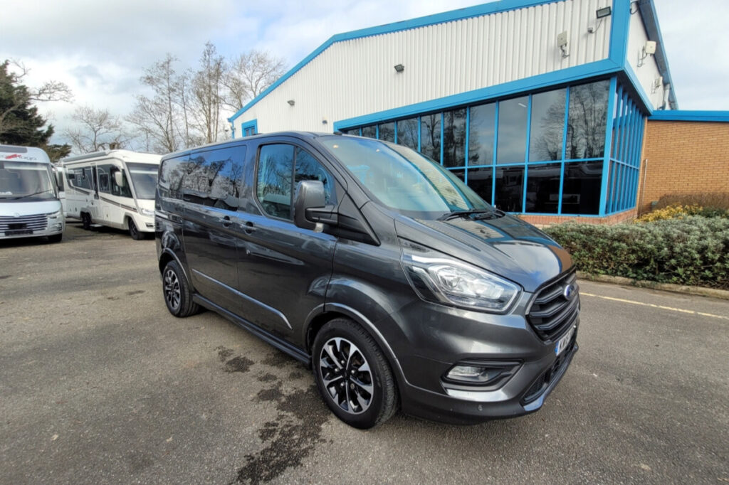 776B16_01-Ford-TransitCustomSport-KW18NGX.jpg
