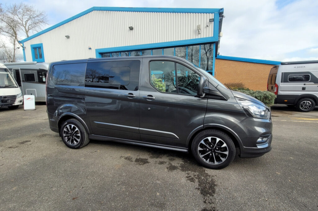 776B16 02 Ford TransitCustomSport KW18NGX