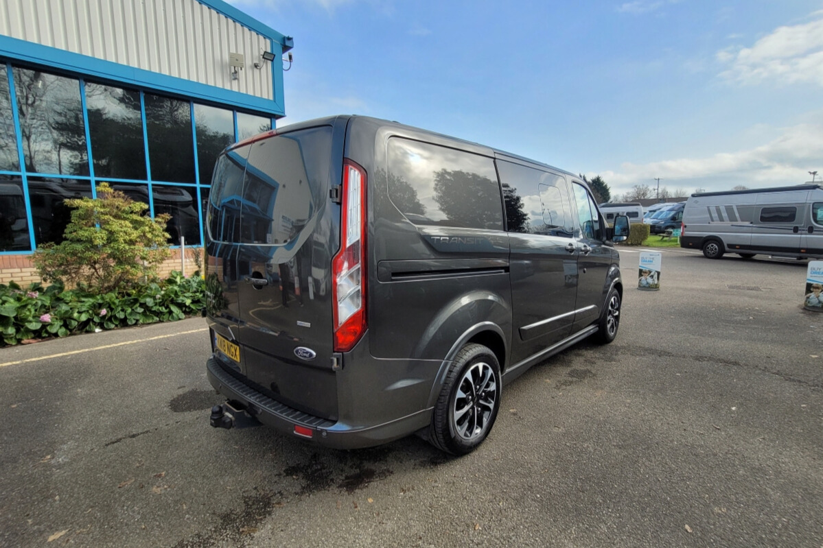 776B16 03 Ford TransitCustomSport KW18NGX